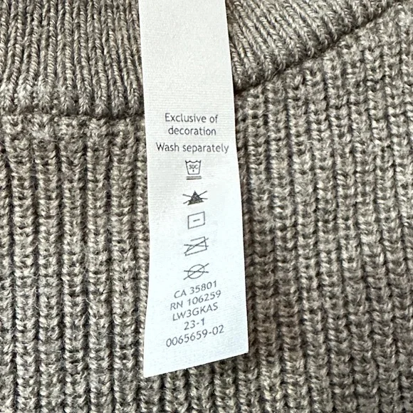 lululemon athletica Men's Charcoal Crewneck Sweater - Picture 9 of 14